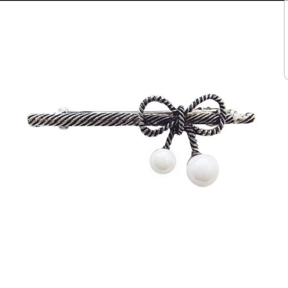 Gunmetal hair clip with faux pearl accent - Picture 2 of 4